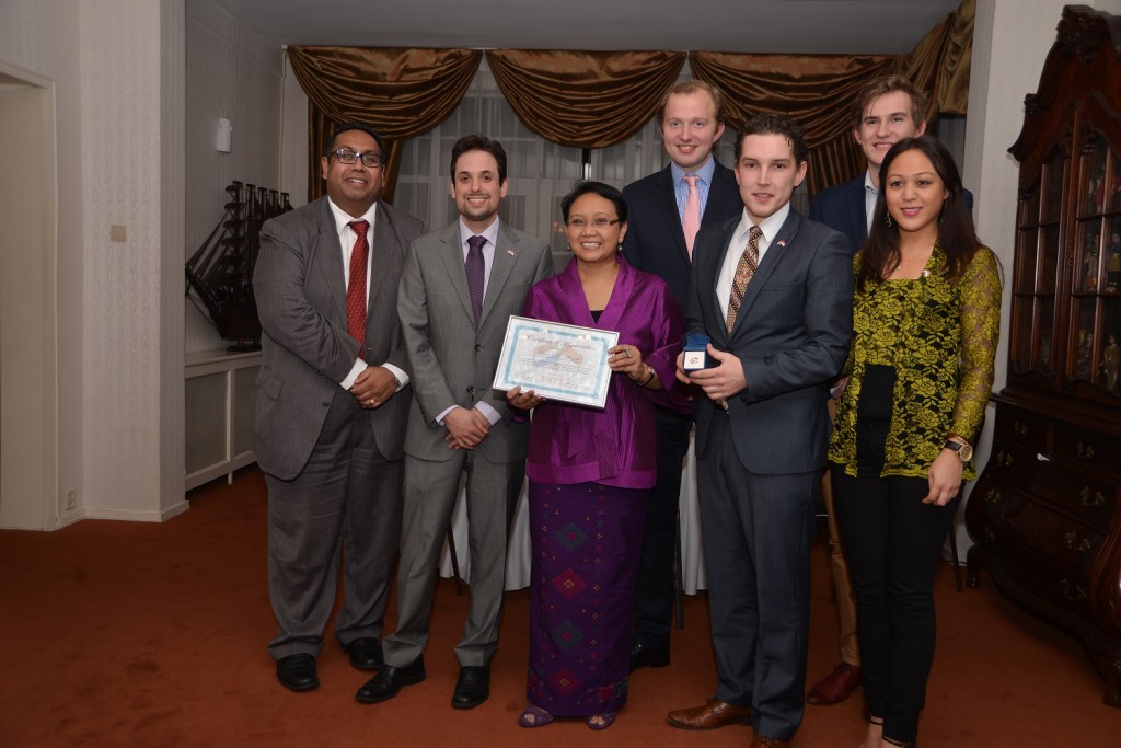 INYS Board and Junior Advisors with Ambassador Retno Marsudi © INYS 2014